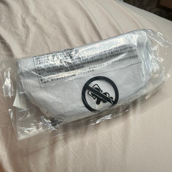 MICHAEL KORS Cooper Mini Logo Belt Bag Signature Print Unisex White Black NWT - Picture 2 of 9